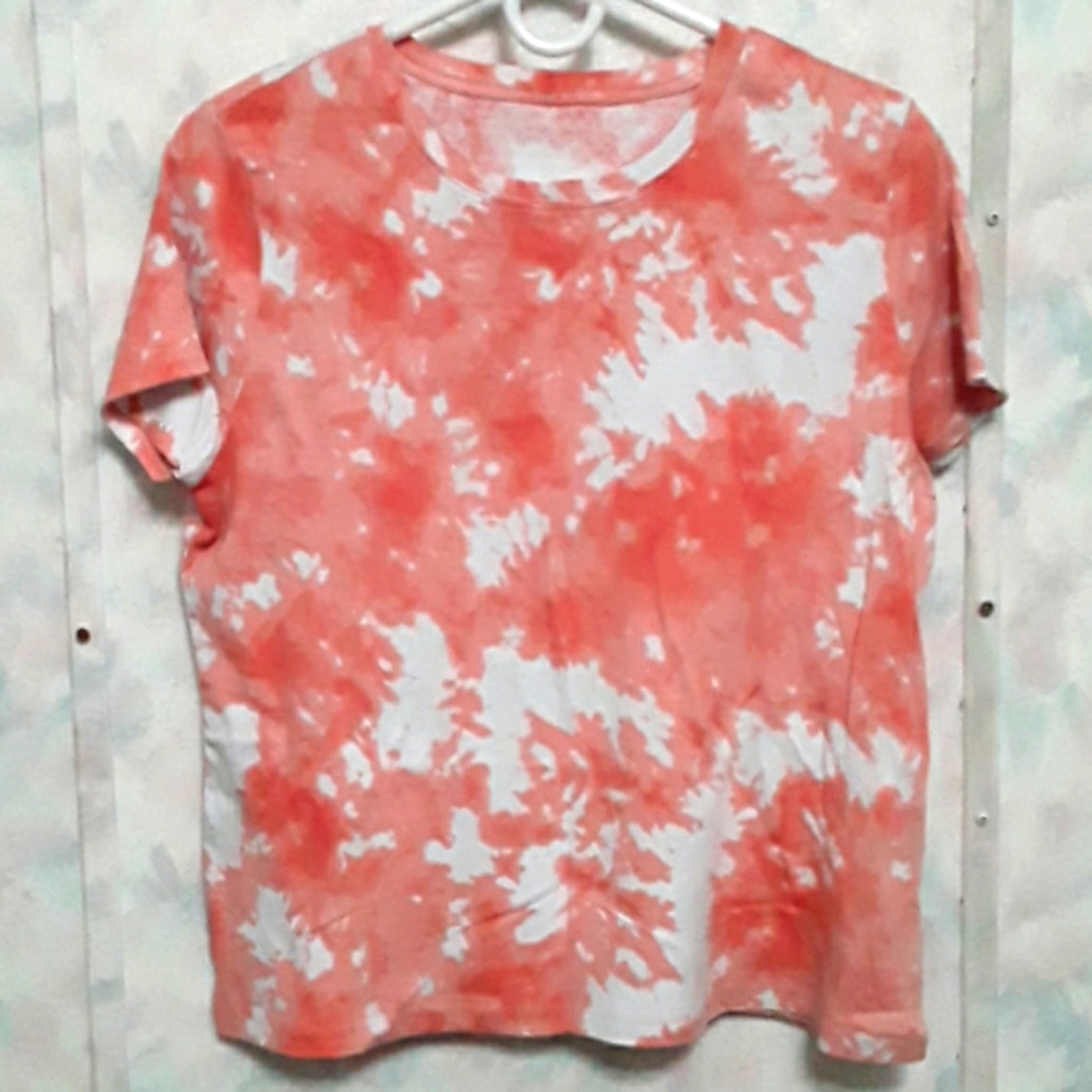 Orange & White tye dye tshirt.